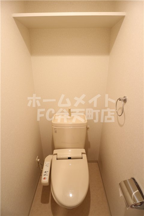 トイレ　落ち着いた色調のトイレです