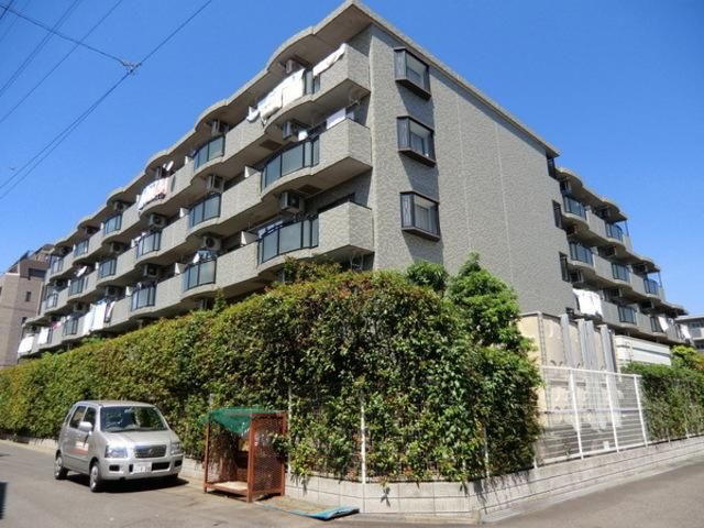 建物外観　閑静な住宅街に立地