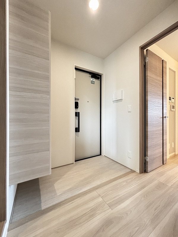 玄関　類似物件。イメージと異なる場合がございます。