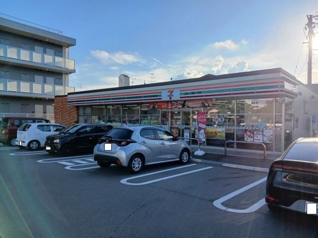 コンビニ　セブンイレブン（コンビニ）まで30m