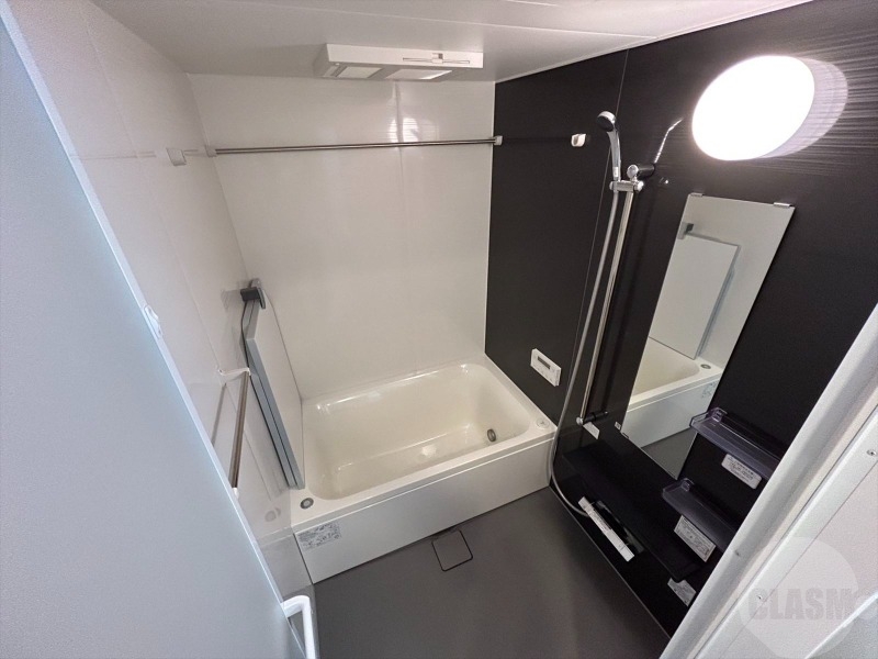 バス・シャワールーム　浴室乾燥付きのバスルーム