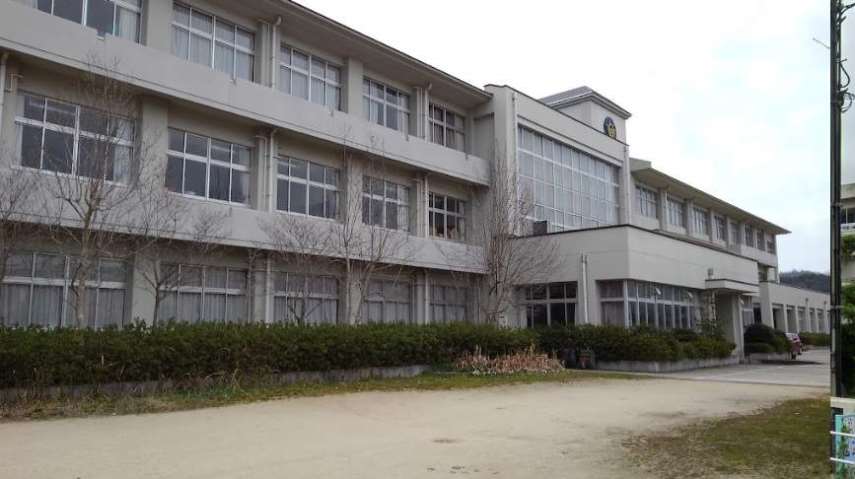 小学校　岩倉小学校（小学校）まで366m