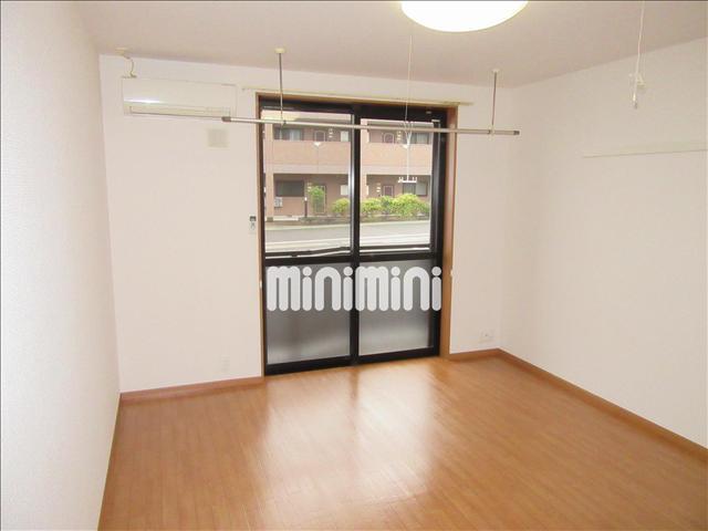 居室・リビング　洋室に１基エアコン付き