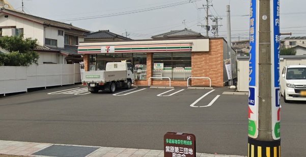 コンビニ　セブンイレブン（コンビニ）まで71m