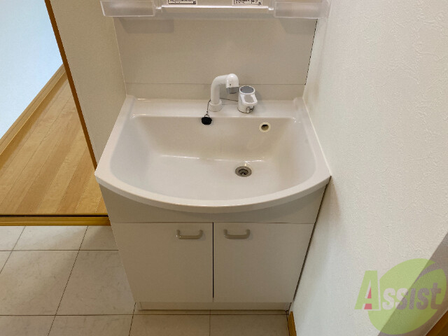 洗面設備　朝の支度ができる、洗面台も付いておりますね