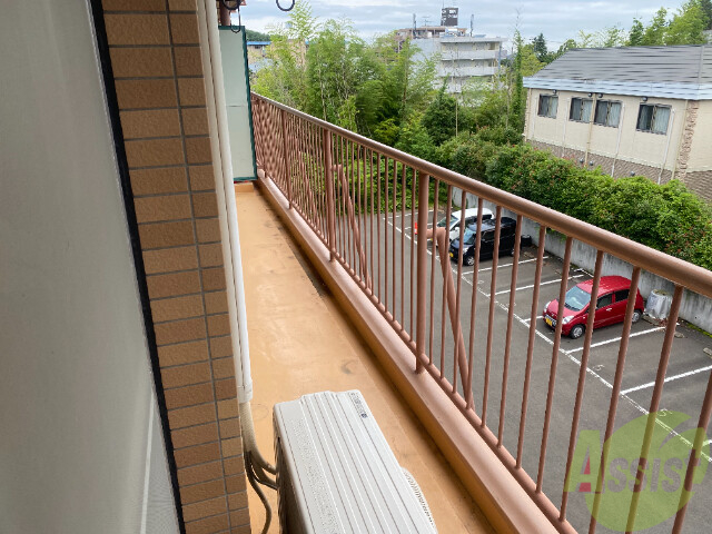 バルコニー　バルコニーも、日当たり良く、広くて使いやすそうです