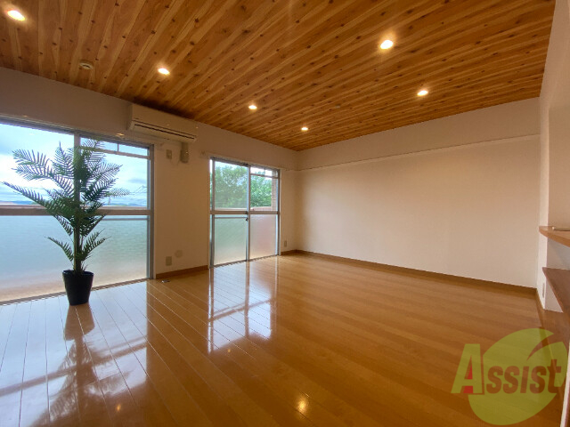 居室・リビング　日当りの良い、広めのお部屋となっております