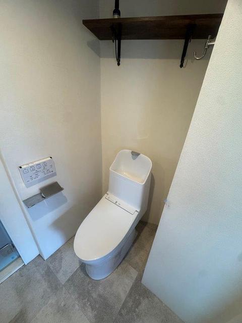 トイレ　温水洗浄暖房便座