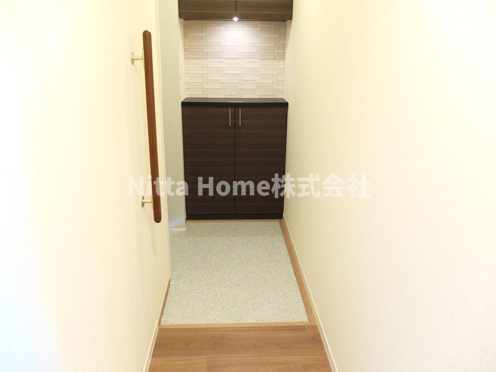 玄関　シューズボックスのついた玄関です〇