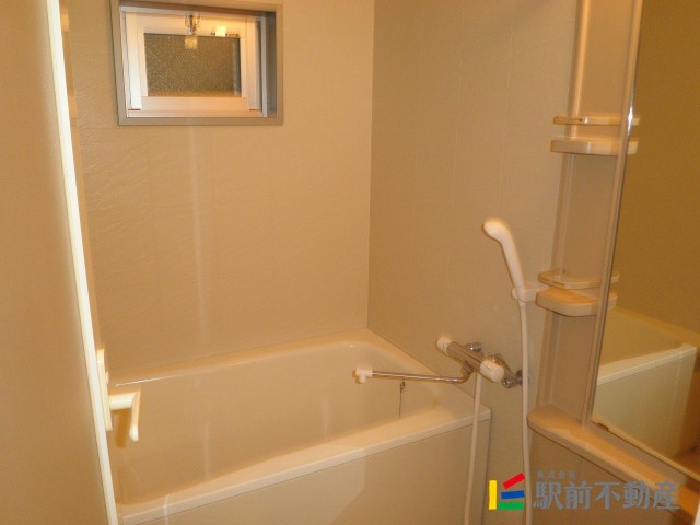 バス・シャワールーム　同タイプ別部屋（反転）