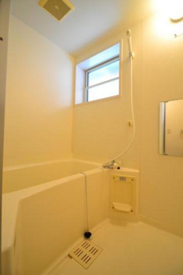 バス・シャワールーム　※他の号室の写真です。