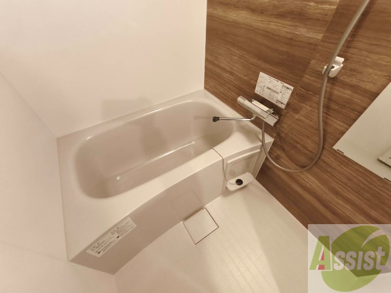 バス・シャワールーム　お風呂になります。一日の疲れを癒してくださいね。