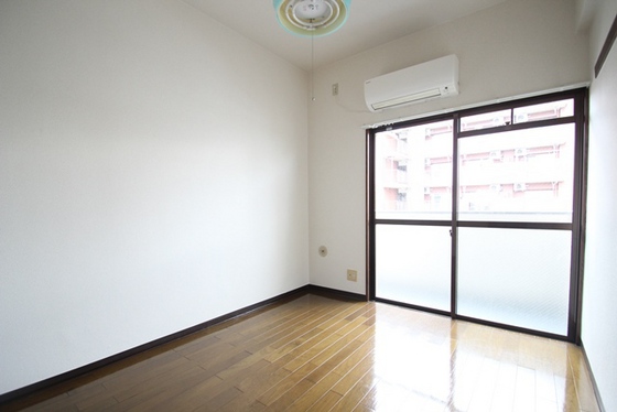 居室・リビング　※別号室の写真です