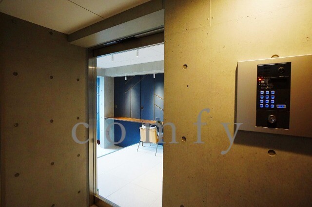 エントランス　オートロック付きエントランス