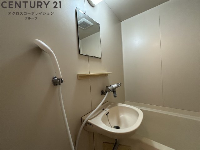 洗面設備　浴室内に洗面台付き！