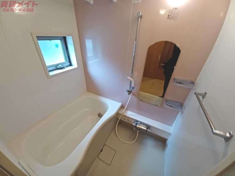 バス・シャワールーム　同型参考写真