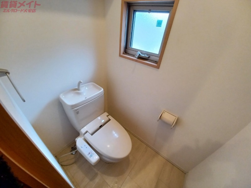 トイレ　同型参考写真