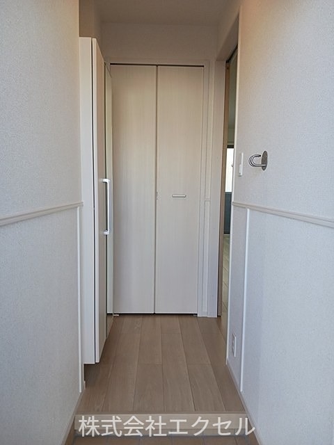 玄関　シューズBOX完備の玄関です。