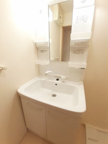 洗面設備　使いやすい洗面所です