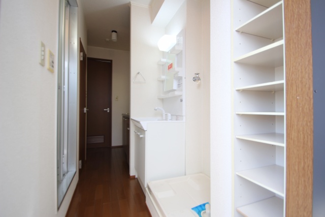 玄関　※別室の参考写真の為、現況優先です。