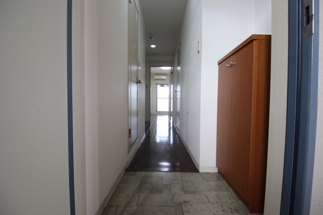 玄関　※別室の参考写真の為、現況優先です。