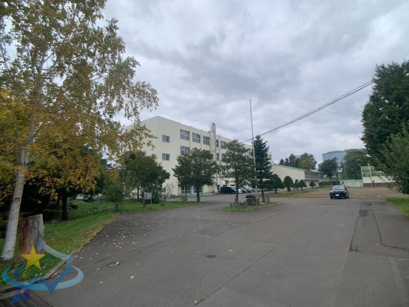 小学校　札幌市立旭小学校（小学校）まで1110m