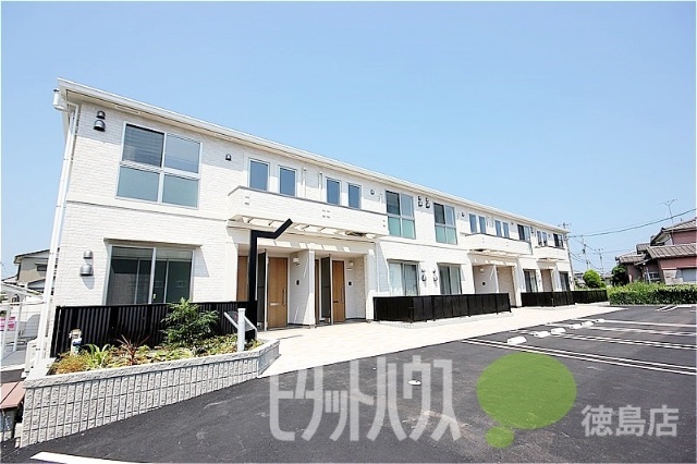 エントランス　外観写真（昼）