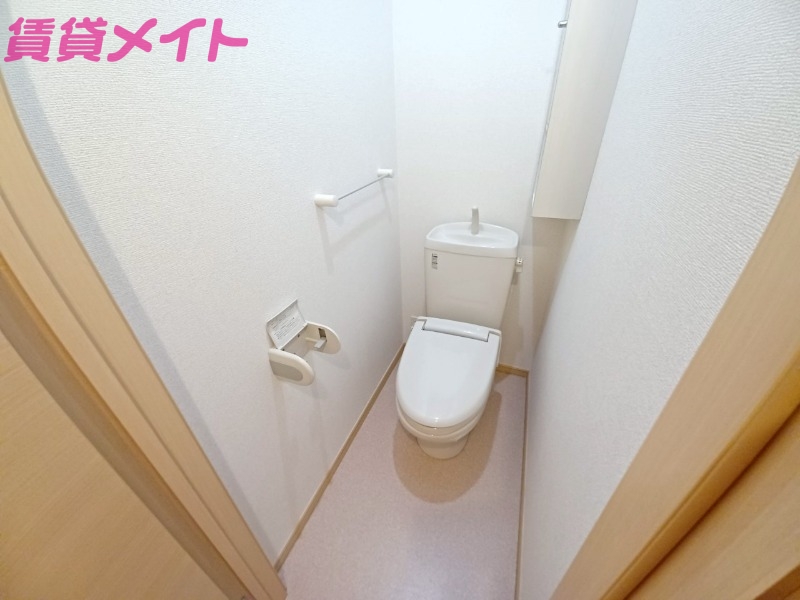 トイレ　同物件別部屋のお写真です。