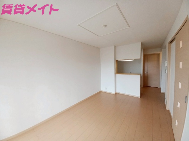 居室・リビング　同物件別部屋のお写真です。