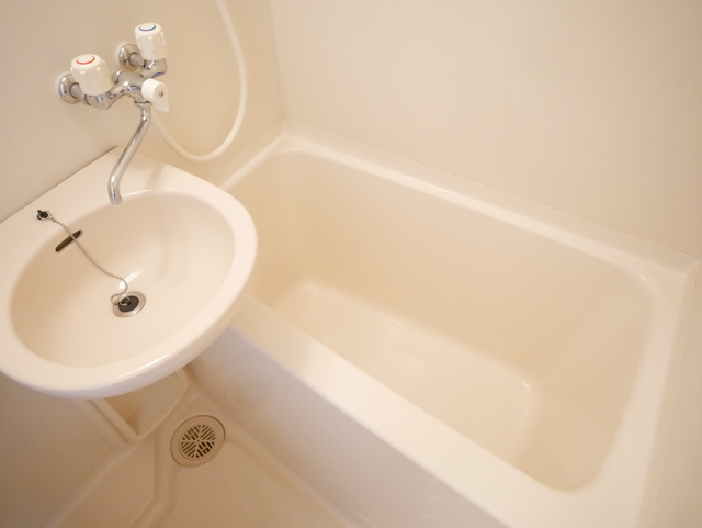 バス・シャワールーム　★深さもあるので、のんびりとしたバスタイムが過ごせそうです★