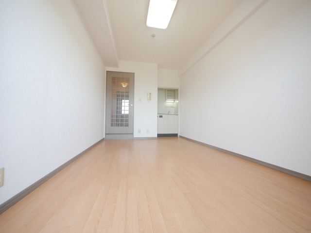 居室・リビング　★白色を基調とした清潔感のあるお部屋です★