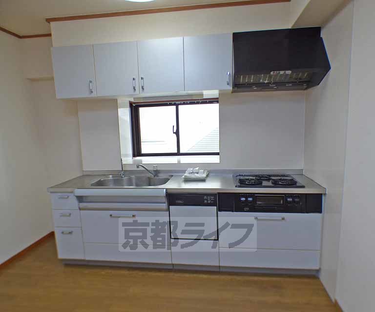 キッチン　食器洗い乾燥機付きのシステムキッチンです。