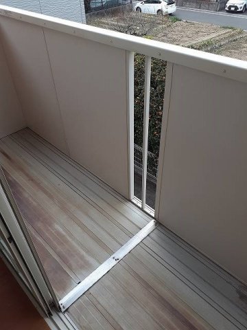バルコニー　開放的で明るい空間を演出してくれるバルコニーです
