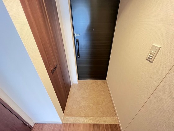 玄関　※別部屋の写真です