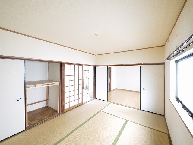 その他部屋・スペース　広くて明るい寝室