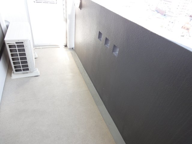 バルコニー　同物件別号室