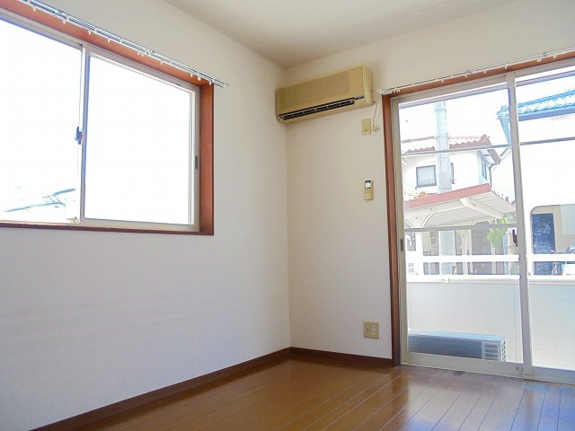 居室・リビング　写真は103号室です（参考）