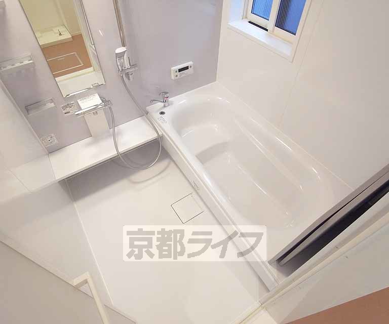 バス・シャワールーム　足を伸ばして入れる一坪風呂・