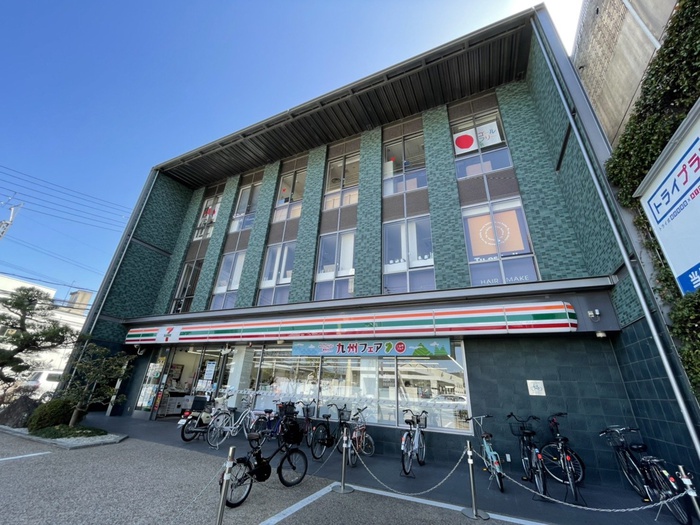 コンビニ　セブンイレブン（コンビニ）まで595m