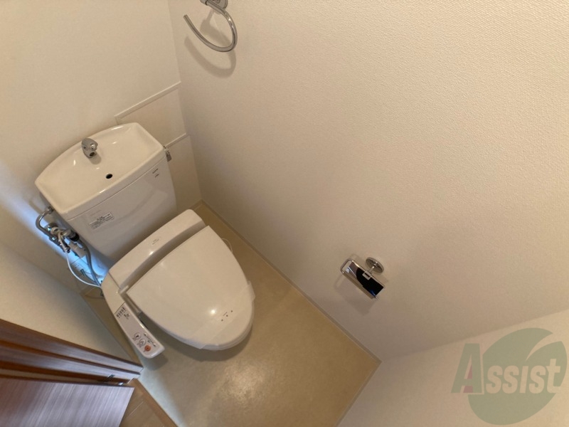 トイレ　ウォシュレット機能がついたトイレです。安心して使用できます。