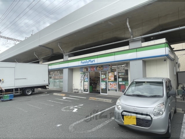 コンビニ　ファミリーマート八戸ノ里駅東店（コンビニ）まで450m