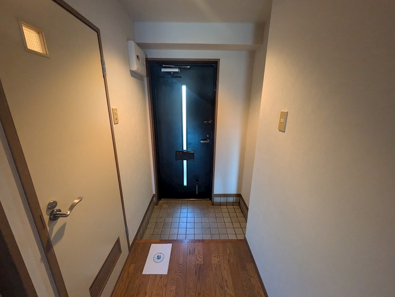 イソダマンションの玄関写真