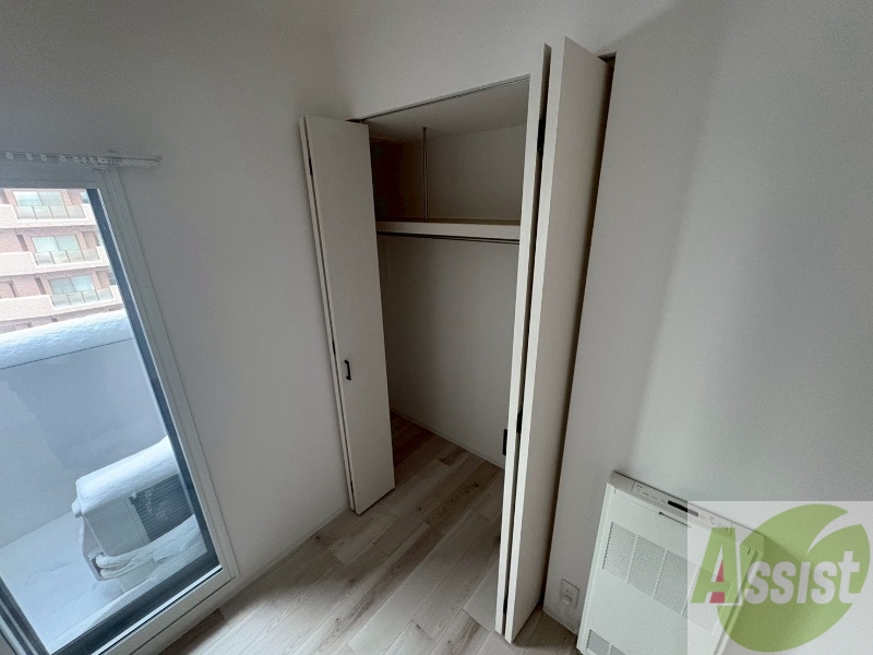 収納　クローゼットは奥行きもあり、荷物が多い方でも安心です。