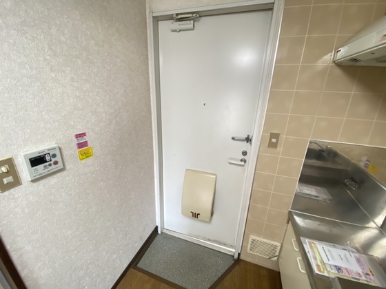 玄関　※別号室の写真です。