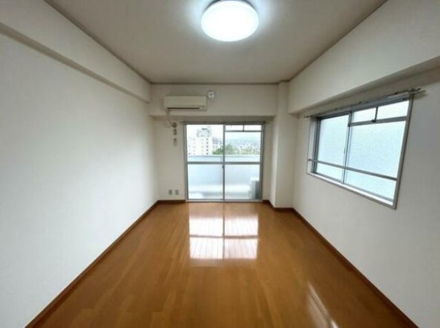 居室・リビング　参考画像です　中部は壁側窓無し