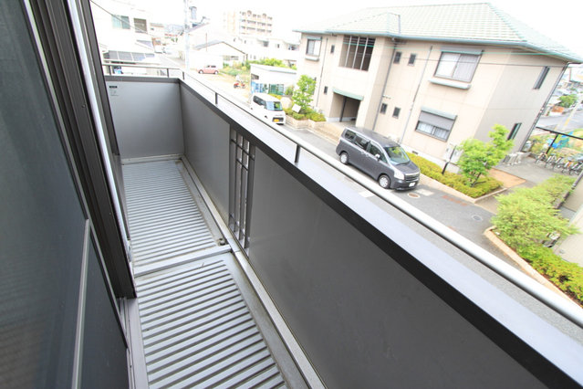 バルコニー　お洗濯にも便利なバルコニー付き