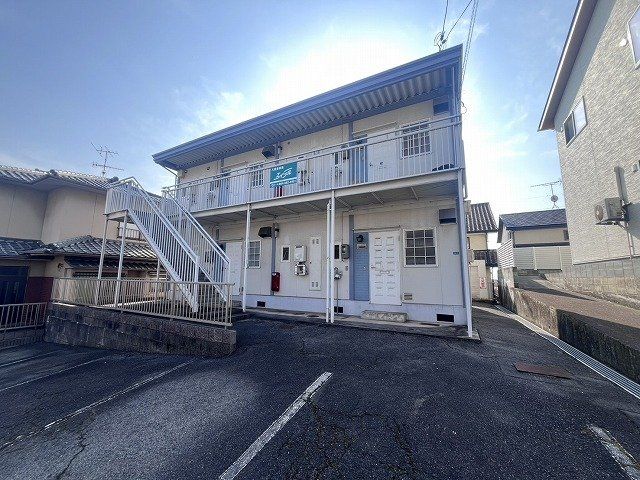 建物外観　駐車場