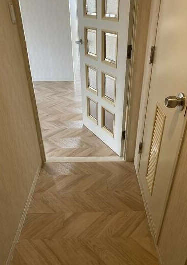 玄関　ロイヤルフラット野毛山　壱番館