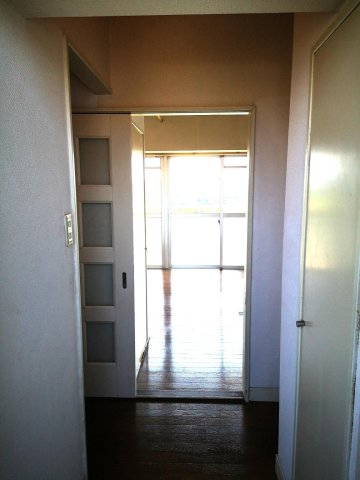 玄関　玄関からリビングに一直線！