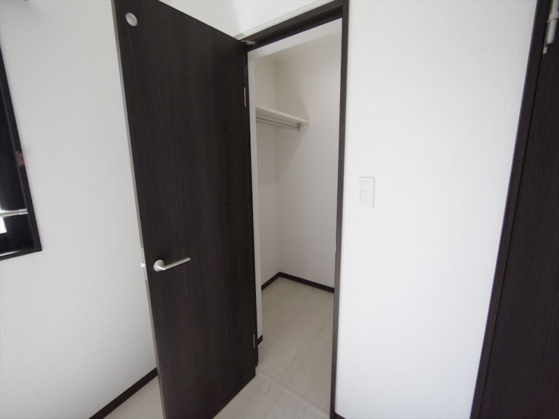 収納　ウォークインクローゼット（収納充実してます）